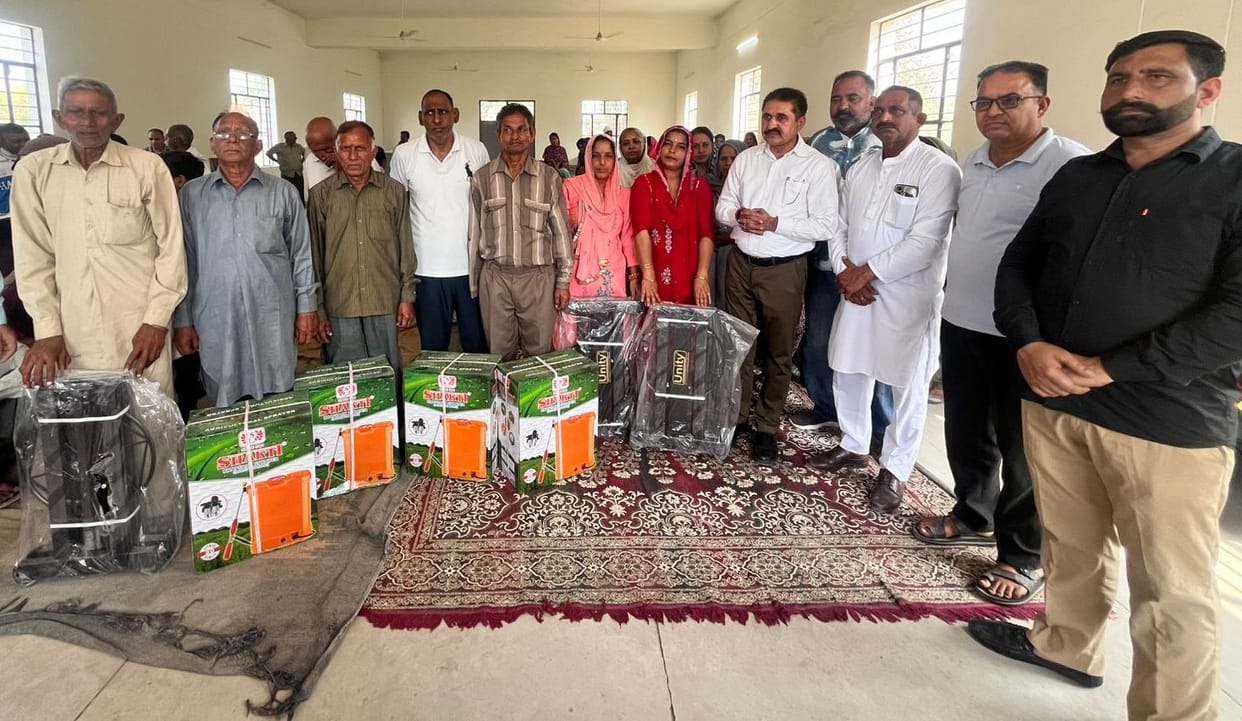 Agricultural equipment distributed to farmers in Kalujhinda