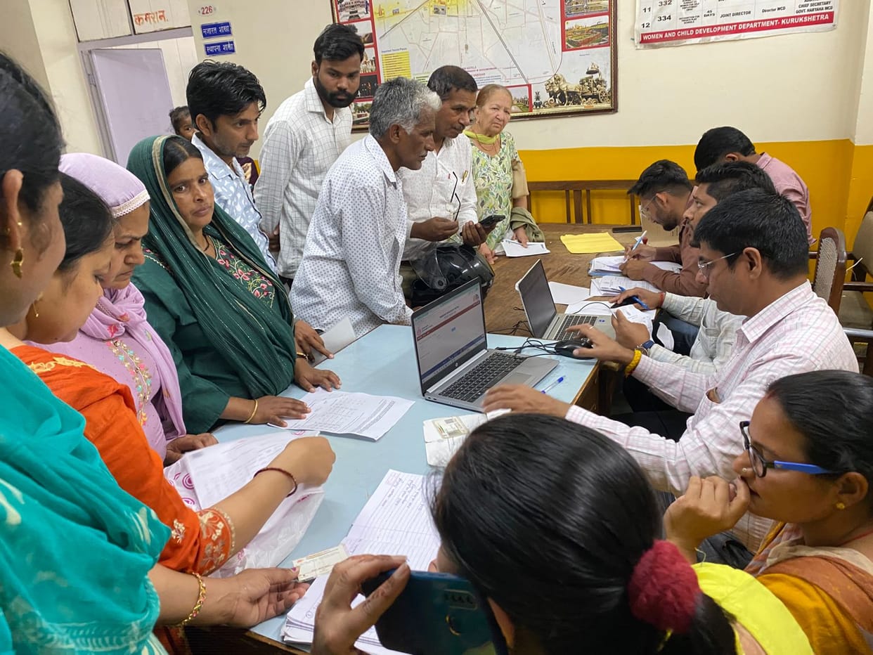 Elderly people have been wandering for months for pension, their pain has been expressed in the solution camp, no solution is being found.
