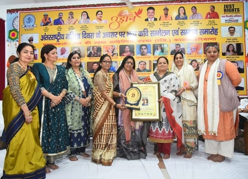 35 litterateurs were honoured