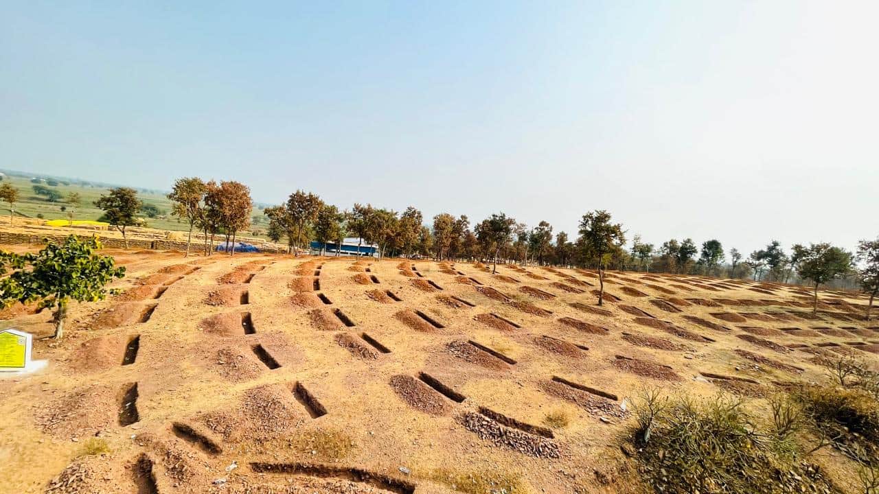 कंटूर ट्रेंच बनाए