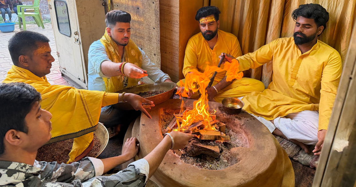 Havan was performed for world peace at Maa Baglamukhi Temple.