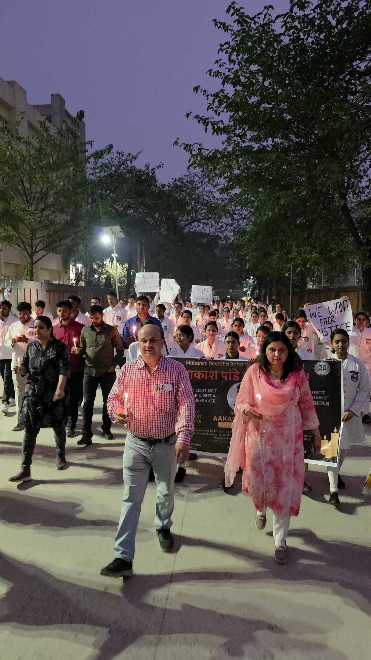 Medical college students and doctors took out a candle march
