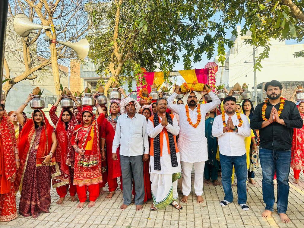 Shrimad Bhagwat Katha started with Mangal Kalash Yatra.