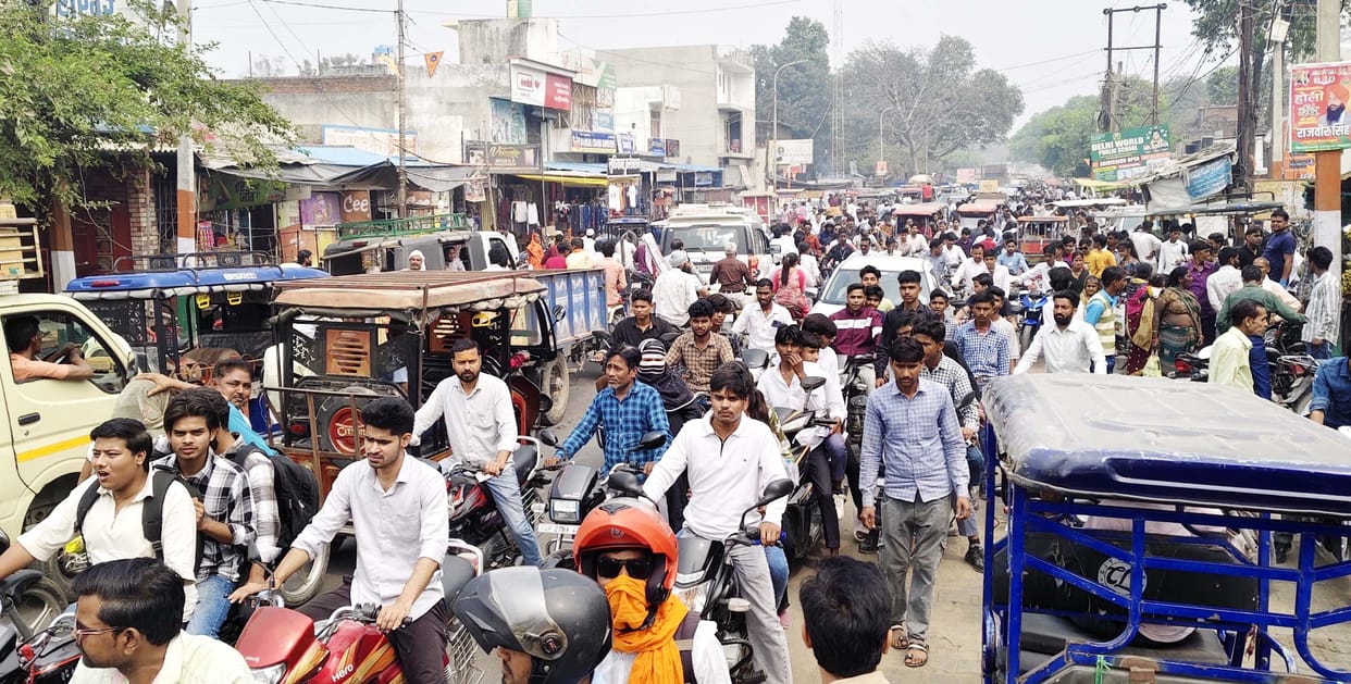 Two bikes collided in Puwaiyan, resulting in a fight and traffic jam.