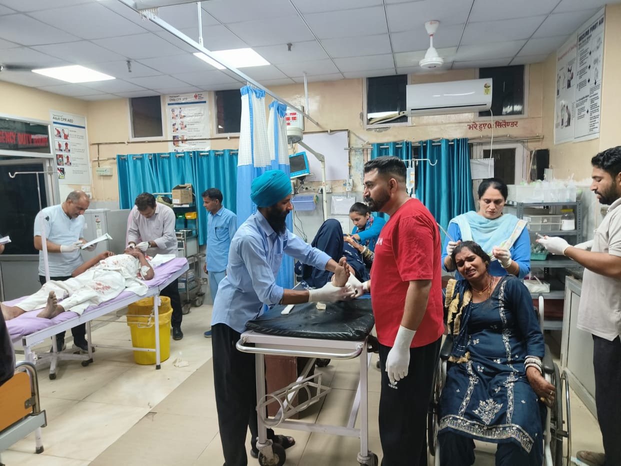 Pickup-trolley collision, teenager dies