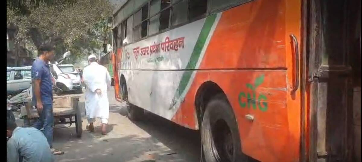 The order is not being implemented, roadways buses are being parked outside shops.