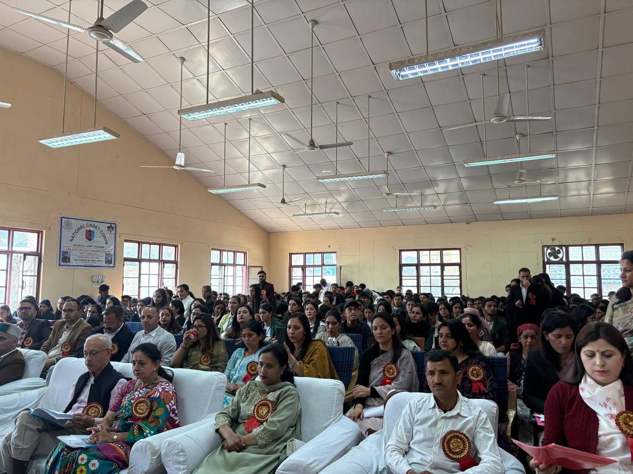 Meritorious students were honored in Saraswatinagar College