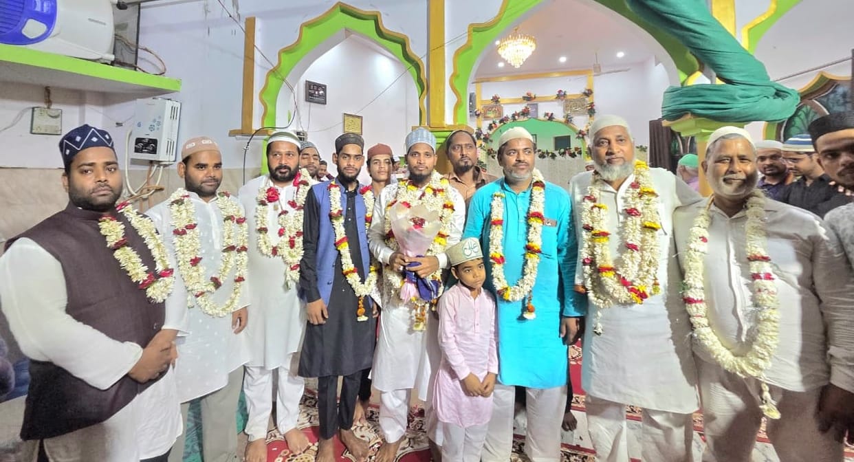 Taraweeh completed in the mosque, honoring Hafiz Saif Raza Misbahi