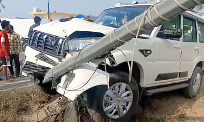 Scorpio collided with a pole while trying to save a bike rider