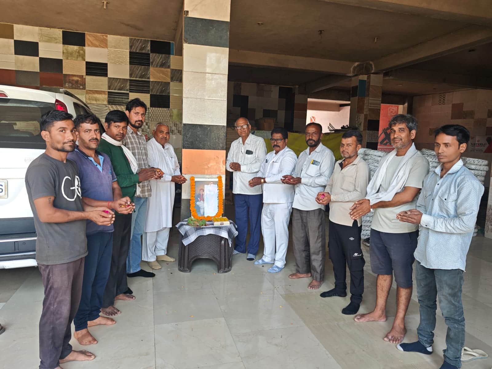 सावित्रीबाई फुले की पुण्यतिथि पर श्रद्धांजलि देते कांग्रेस नेता व कार्यकर्ता। स्रोत : प्रवक्ता