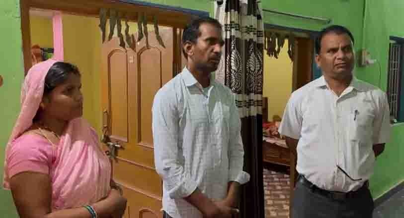 man broke into house and fled with jewellery and cash In Raigarh