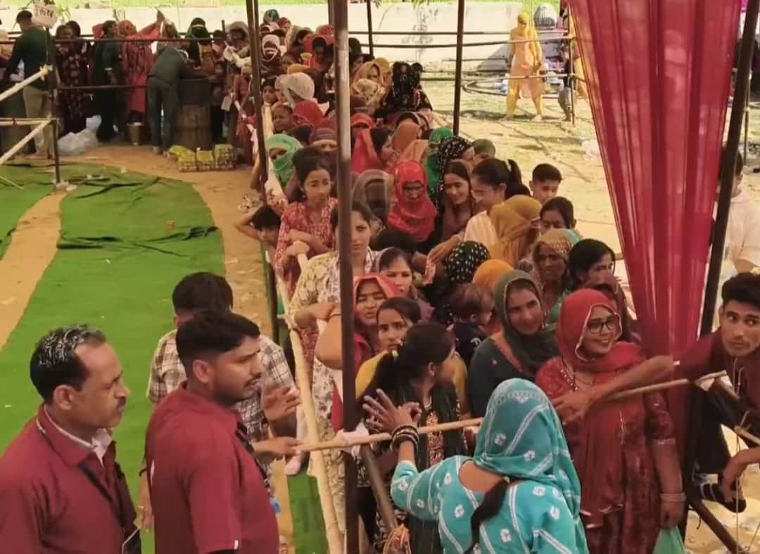 वार्षिक मेले में पहुंचे लोग। संवाद