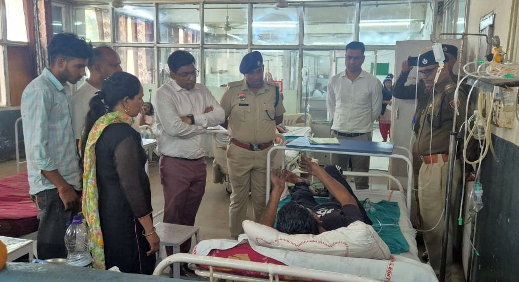 DC-SP inquired about the well-being of the people injured in the factory fire.