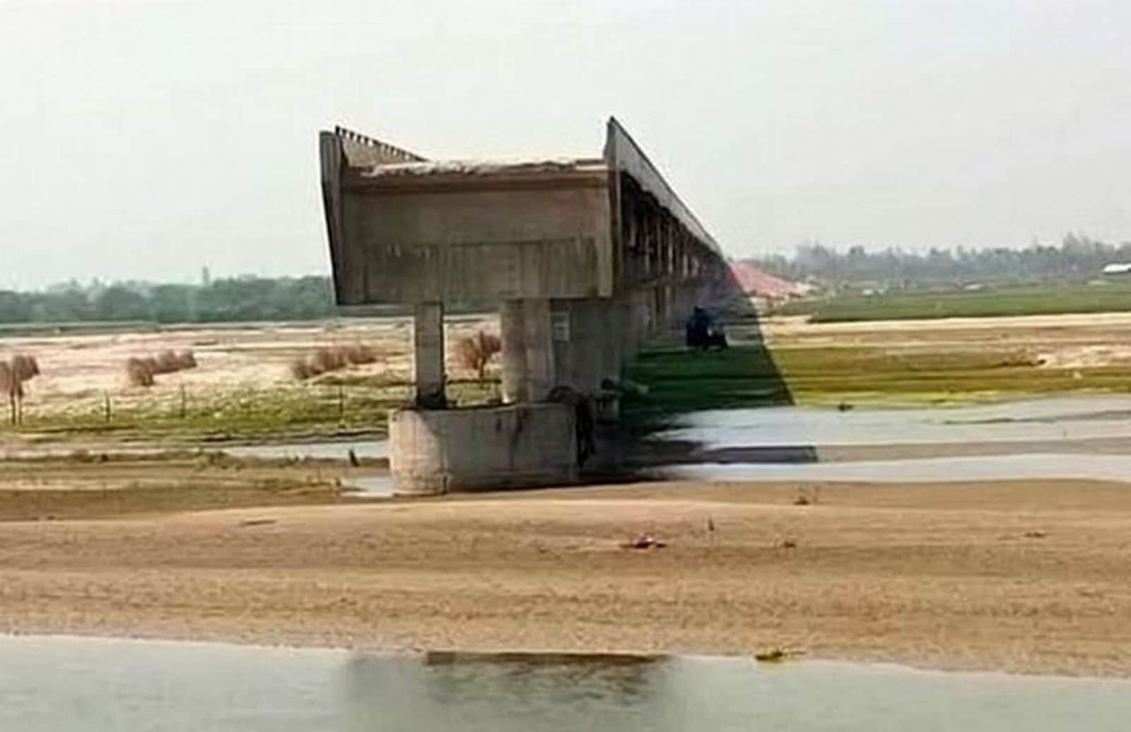 अधूरा पड़ा मुढ़ा पुल। संवाद