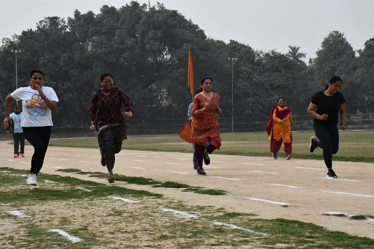 Kripanidhi Gautam and Manya Bairagi of the Faculty of Arts were the fastest in the 50-meter race.
