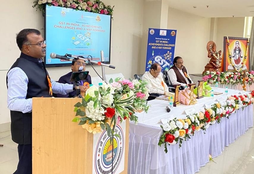 Conclusion of two-day national seminar organized by the Commerce Department of DDU