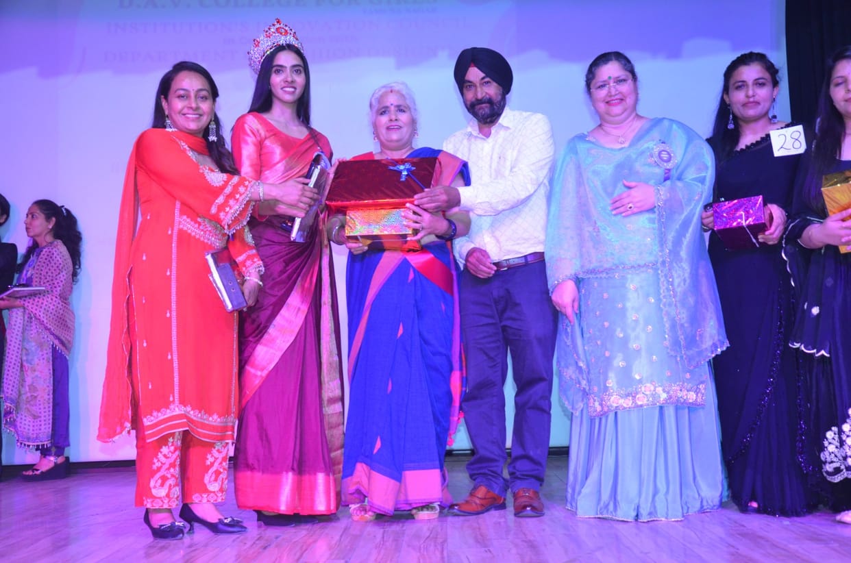 Neha Thakur and Manjot became winners in the fashion show