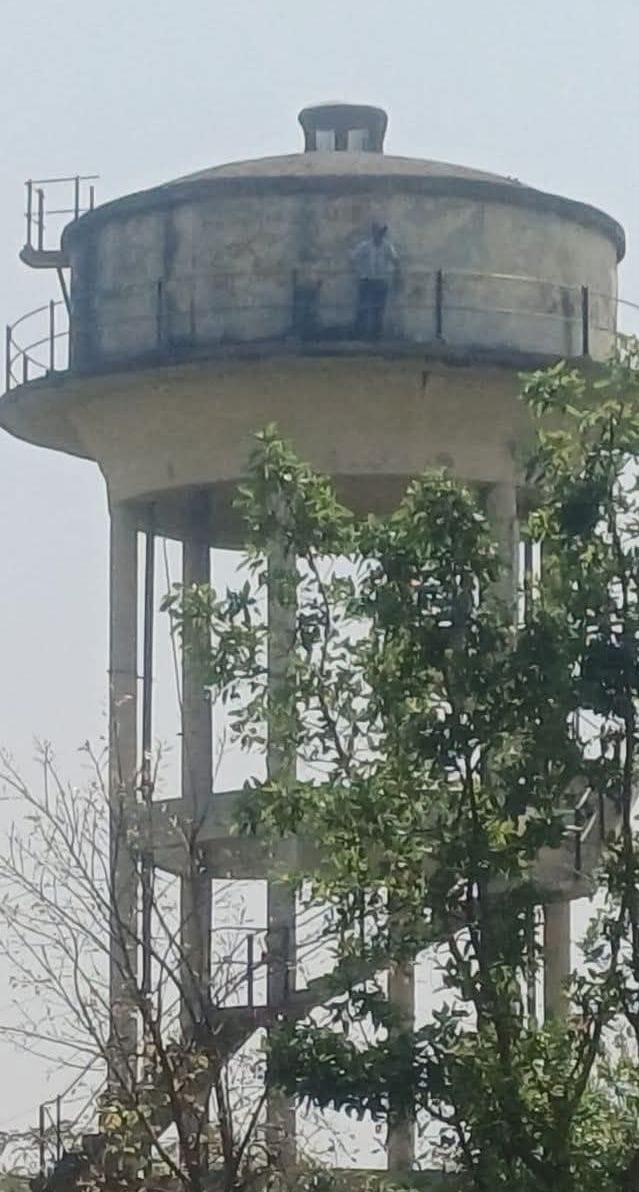 Sanitation worker climbed onto tank after not receiving salary for four months