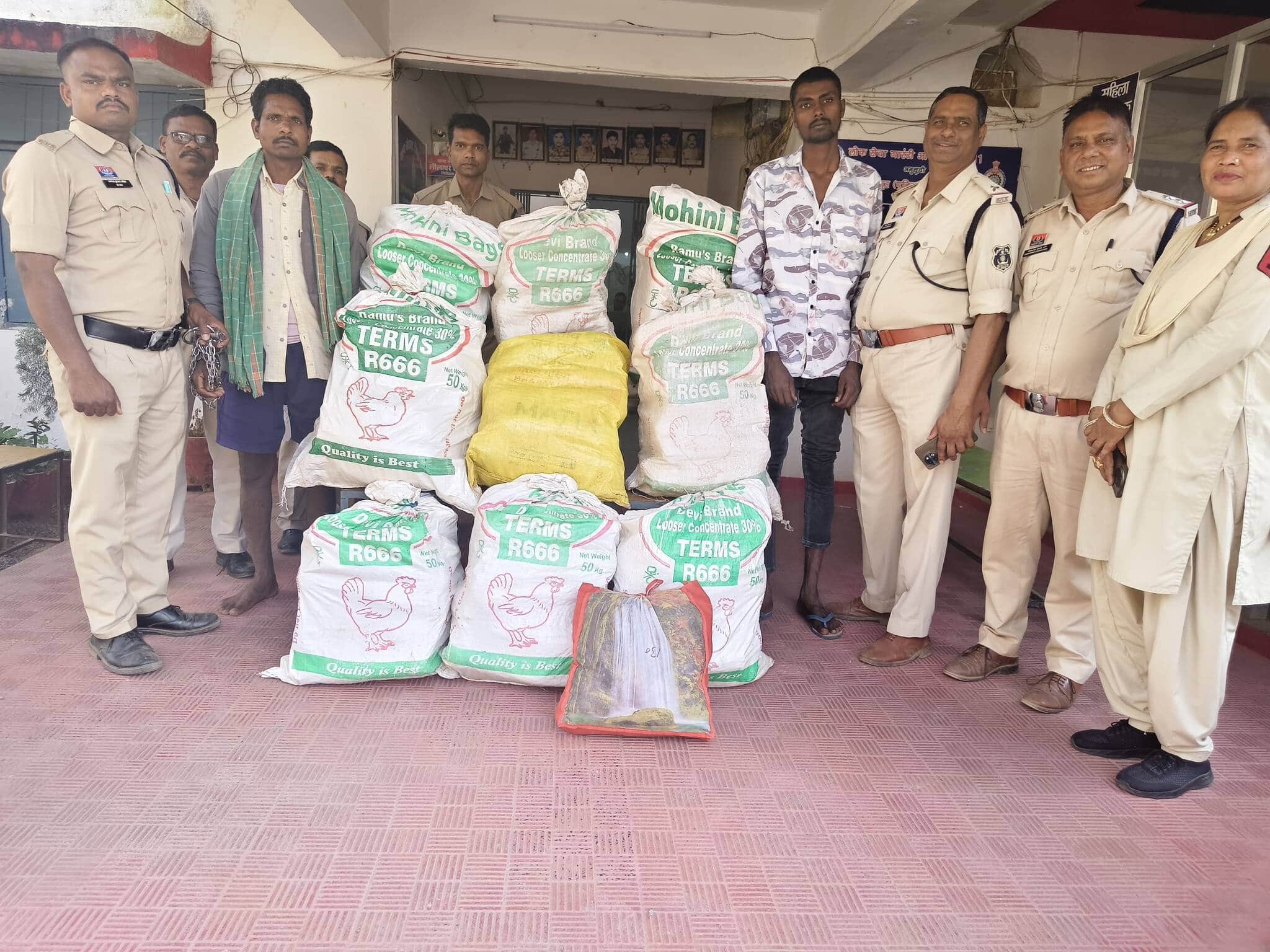 गांजा के साथ आरोपी