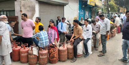 Gas Shortage in Haryana: Queues for Cylinders Form in the Pre-dawn Darkness; People Return Empty-Handed