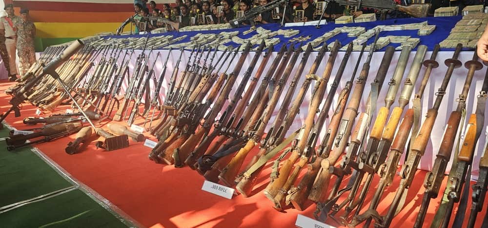 नक्सलियों का जब्त सामान