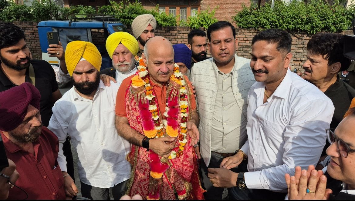 AAP leader Manish Sisodia reaches Jammu, welcomed
