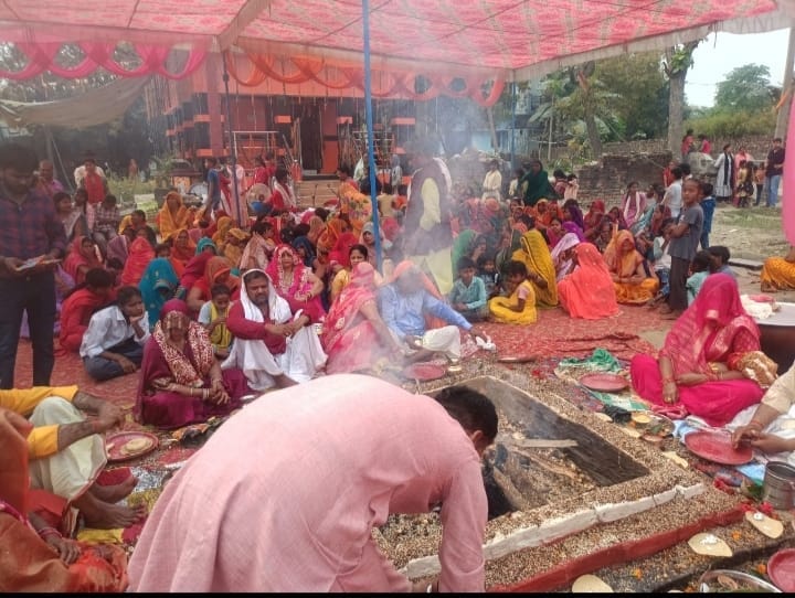 The idol of Maa Kali was installed with Pran Pratishtha.