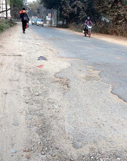 The officers' road is asphalt, the common road is rough.