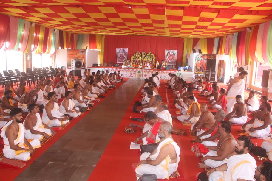 For four days, Baba will be anointed by consecrating the water of five rivers with Rudra mantras