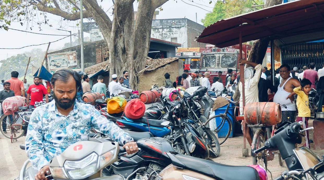 The heat of war has reached the kitchen... Demand for domestic gas cylinders has doubled, while commercial supplies have stopped.