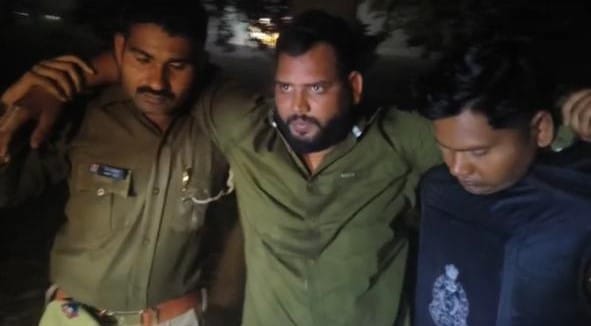 They used to get people into the car under the pretext of helping, then loot them, three arrested