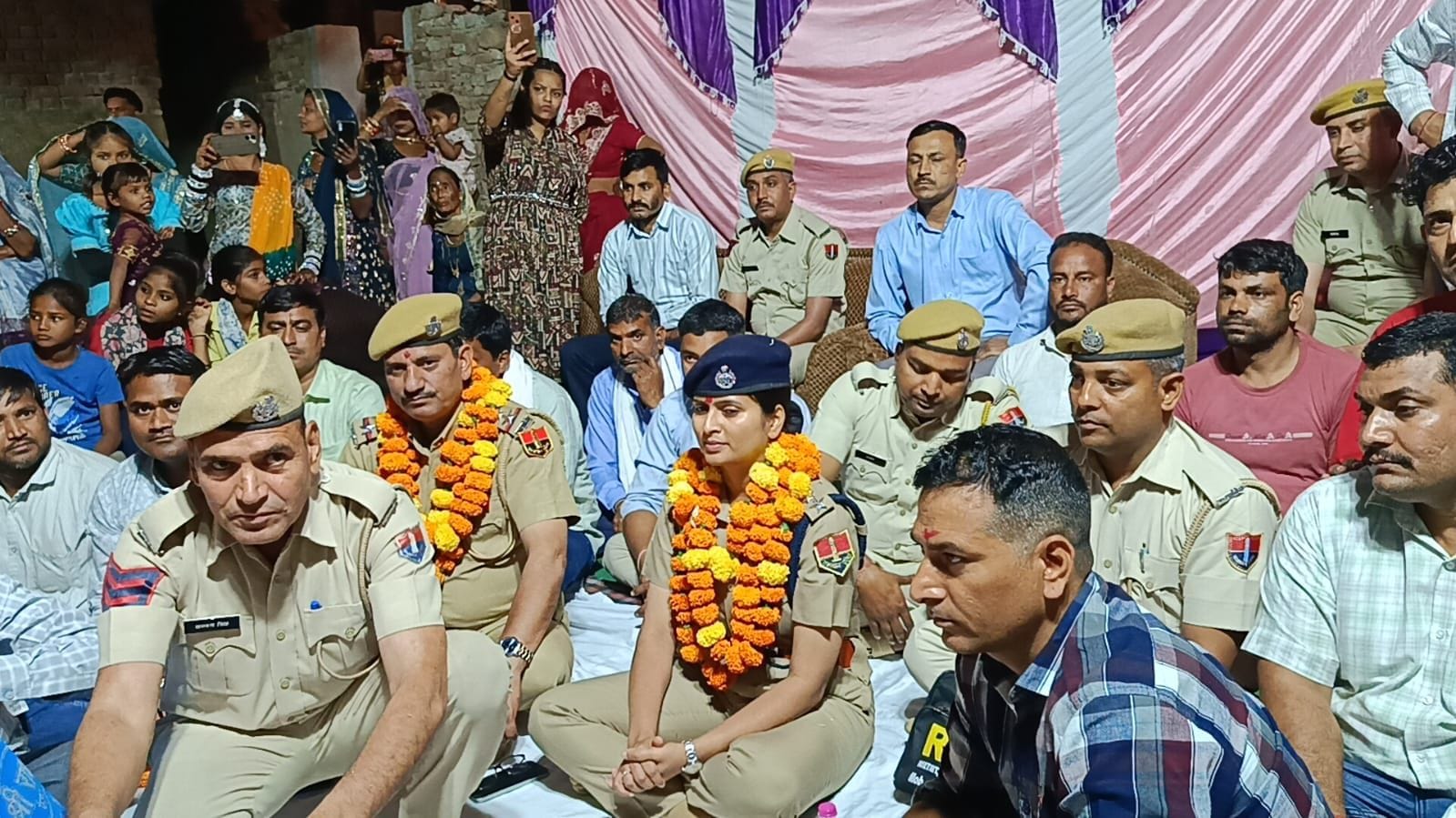 पुलिसकर्मियों ने भाई बनकर निभाया चुनरी का फर्ज