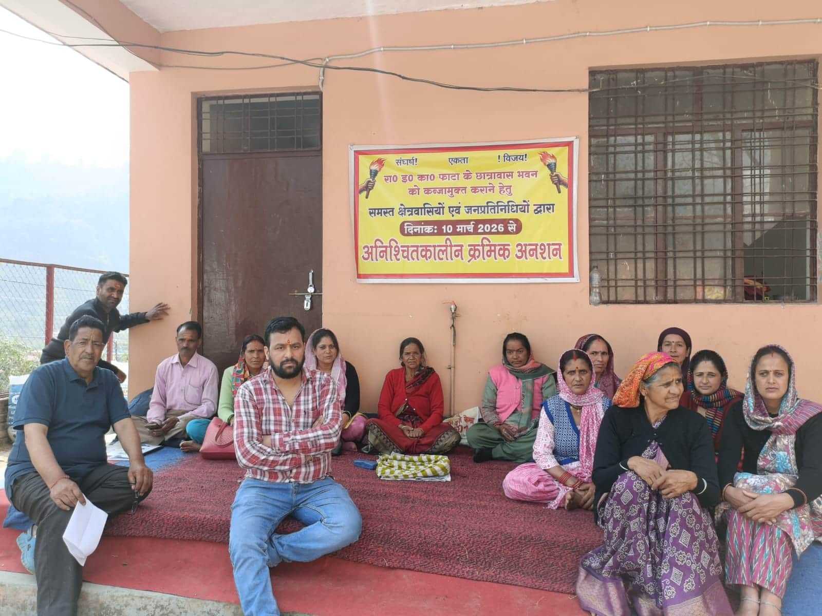 रुद्रप्रयाग फाटा में पशु उपचार केंद्र को हटाने की मांग को लेकर क्रमिक अनशन दूसरे दिन भी जारी - 