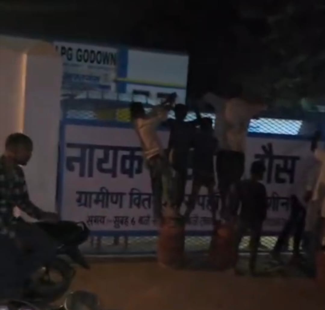 Claims 'sufficient'...queues at gas agencies even at night
