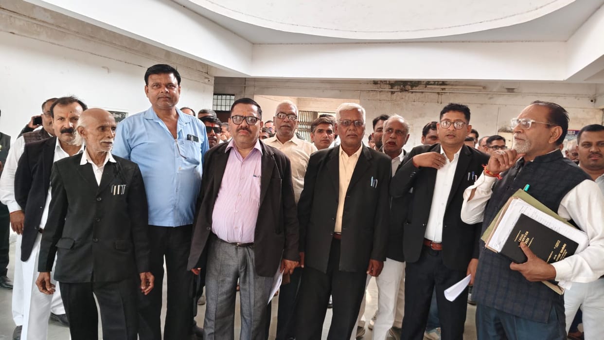Advocates boycott judicial work