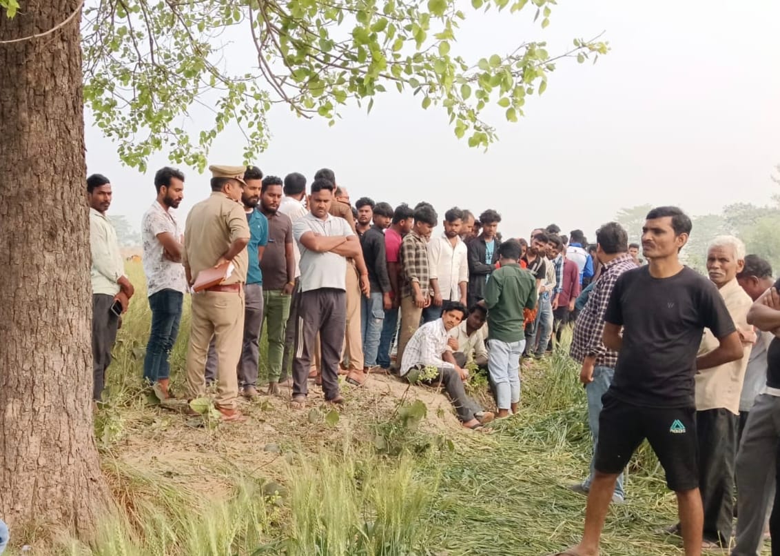 The body of a youth from Chauri Chaura was found hanging from a tree in Hata.