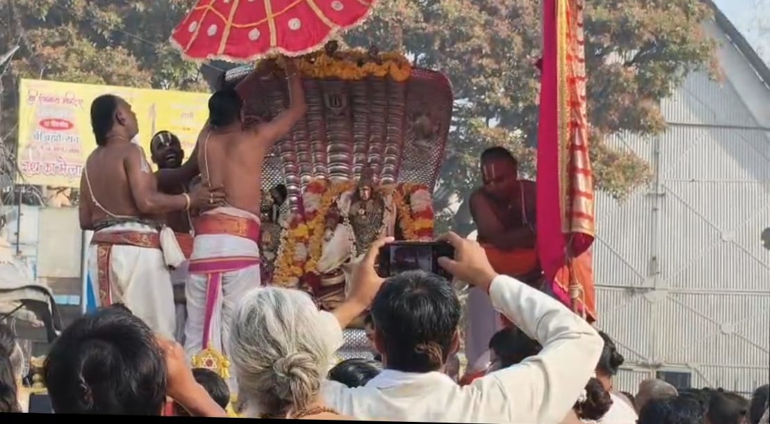 Lord Ranganatha was seated on a silver Sheshnag.