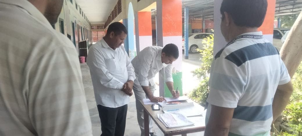 The Vice Chairman of the Board inspected the examination centres.