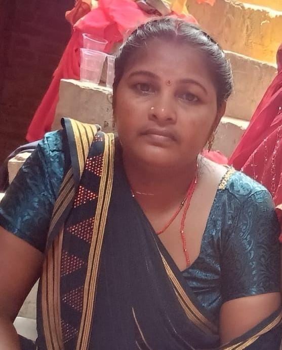 Woman commits suicide by jumping from bus