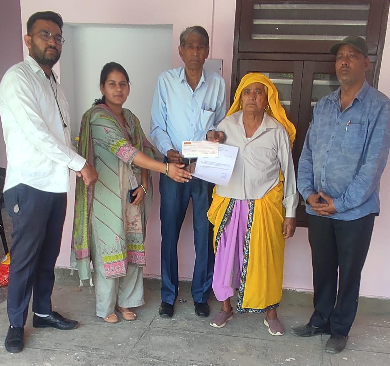 The family of the deceased employee received assistance of Rs 30,000.