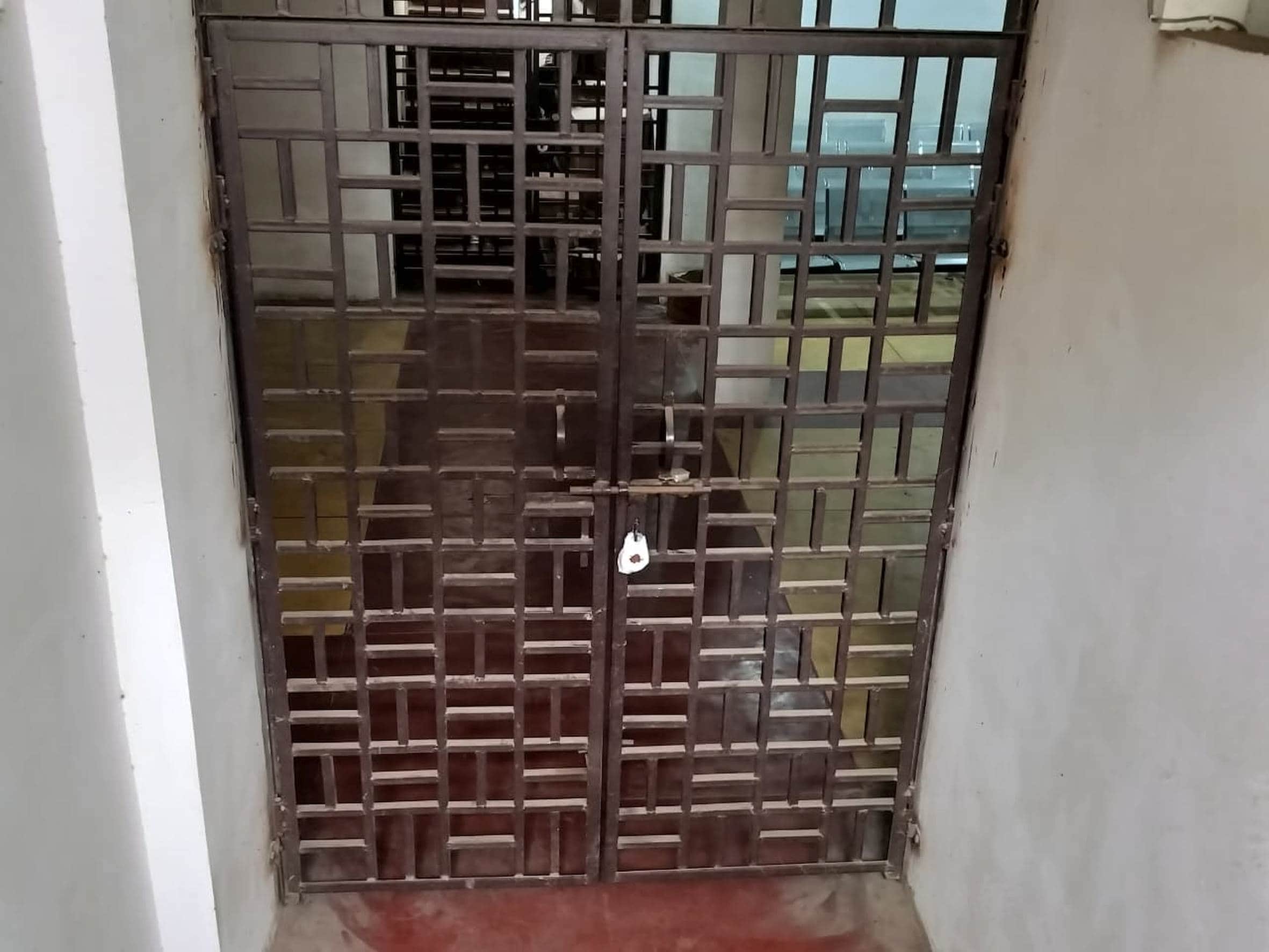 बहराइच के रायपुर राजा मोहल्ला में सील नर्सिंगहोम। 