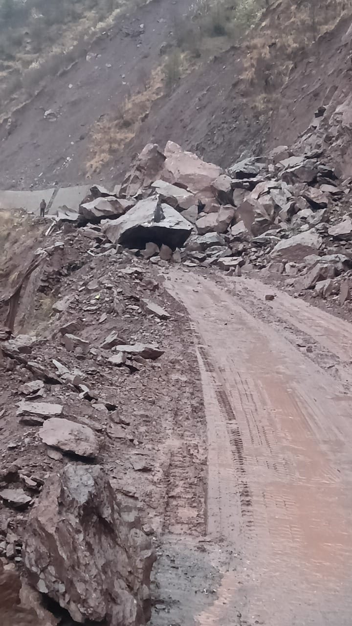 Srinagar, Landslide, Baramull- Uri Road Closed, Traffic Effected