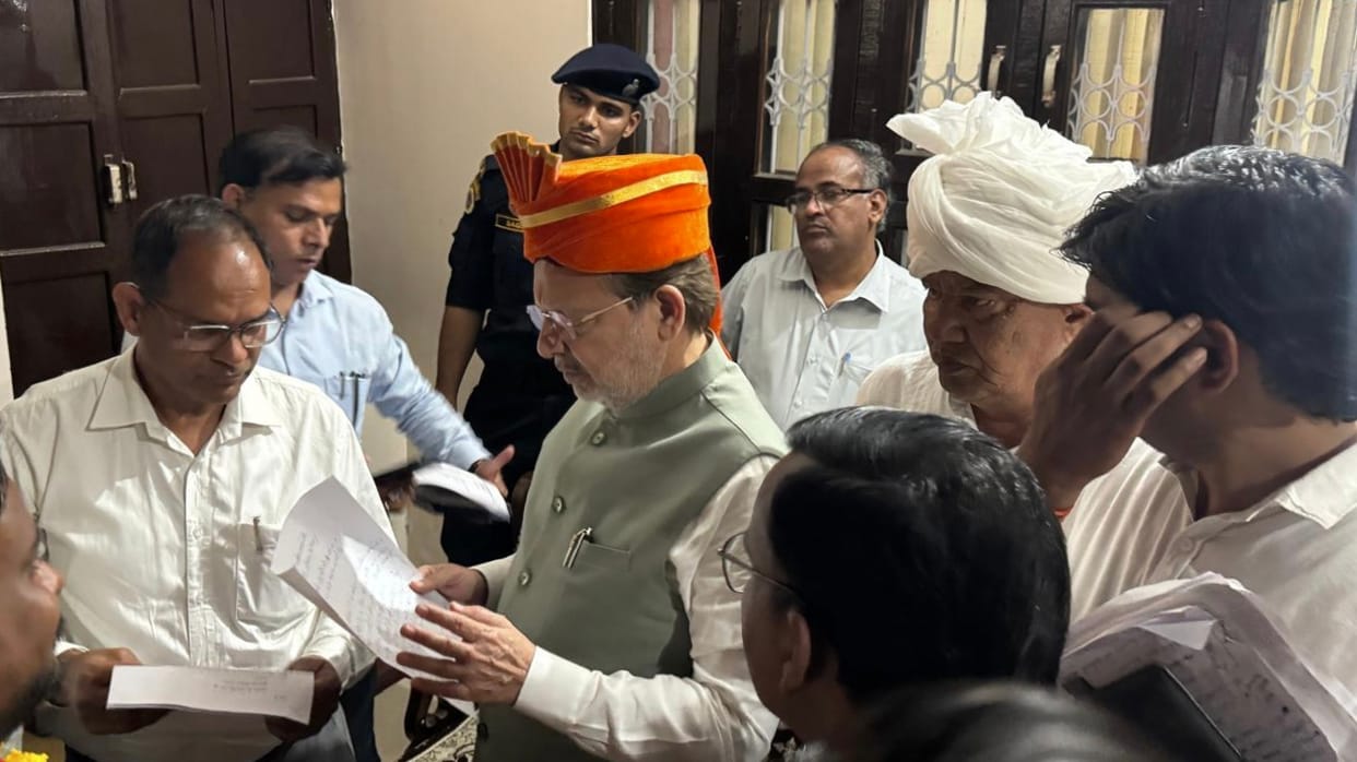 Cabinet Minister listened to people's problems, invited them for rally