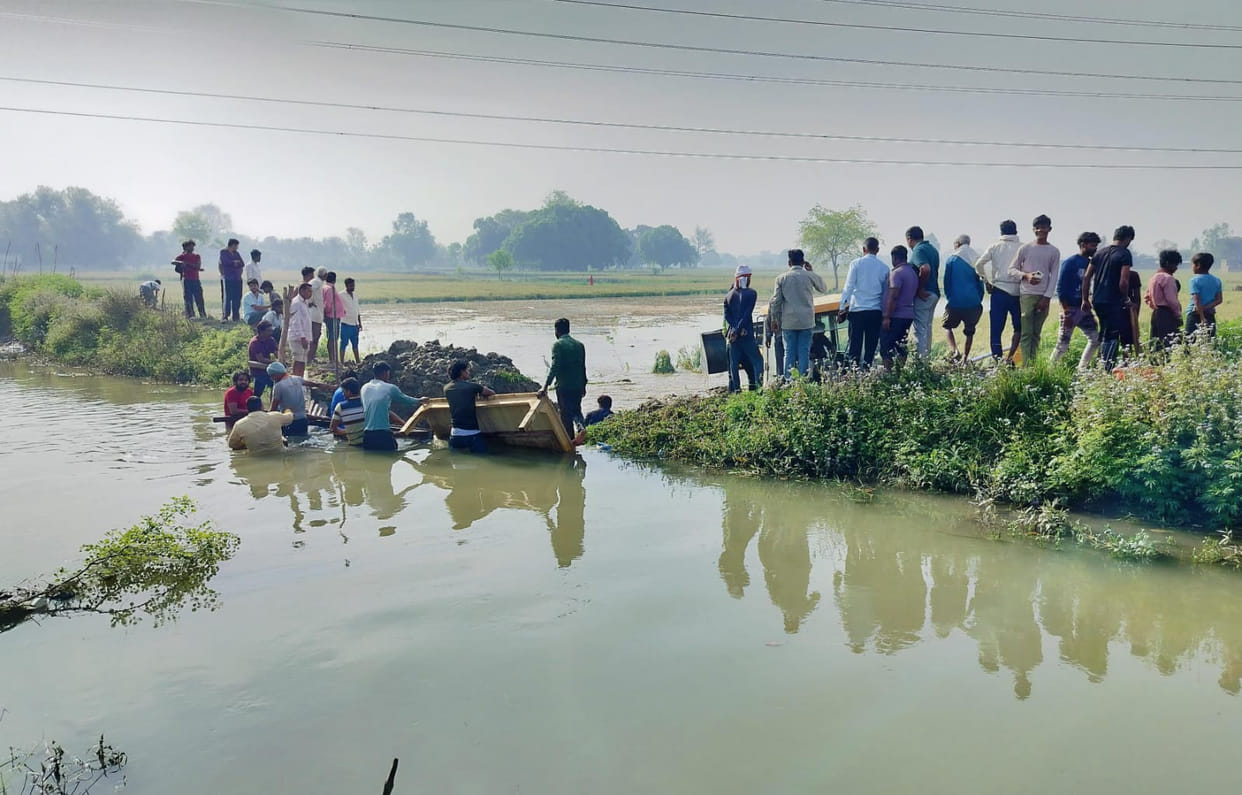 20 bigha wheat crop submerged due to cutting of the canal