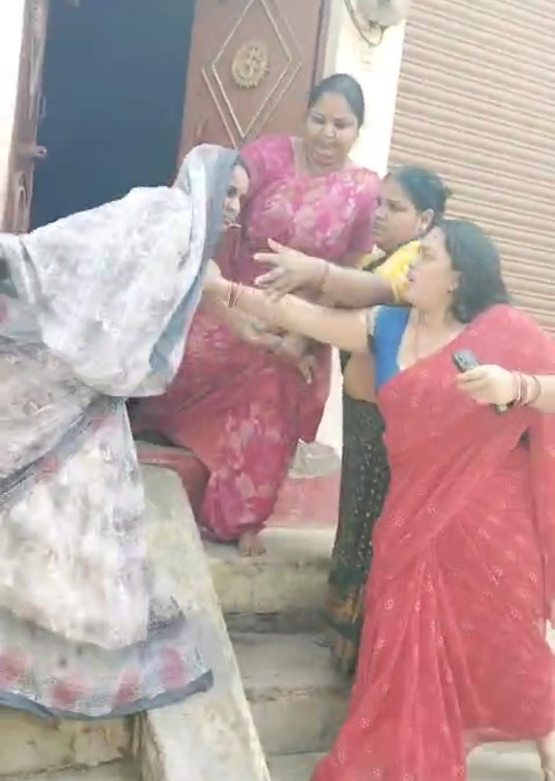After beating the widowed daughter-in-law, she was thrown out of the house along with her innocent daughter.