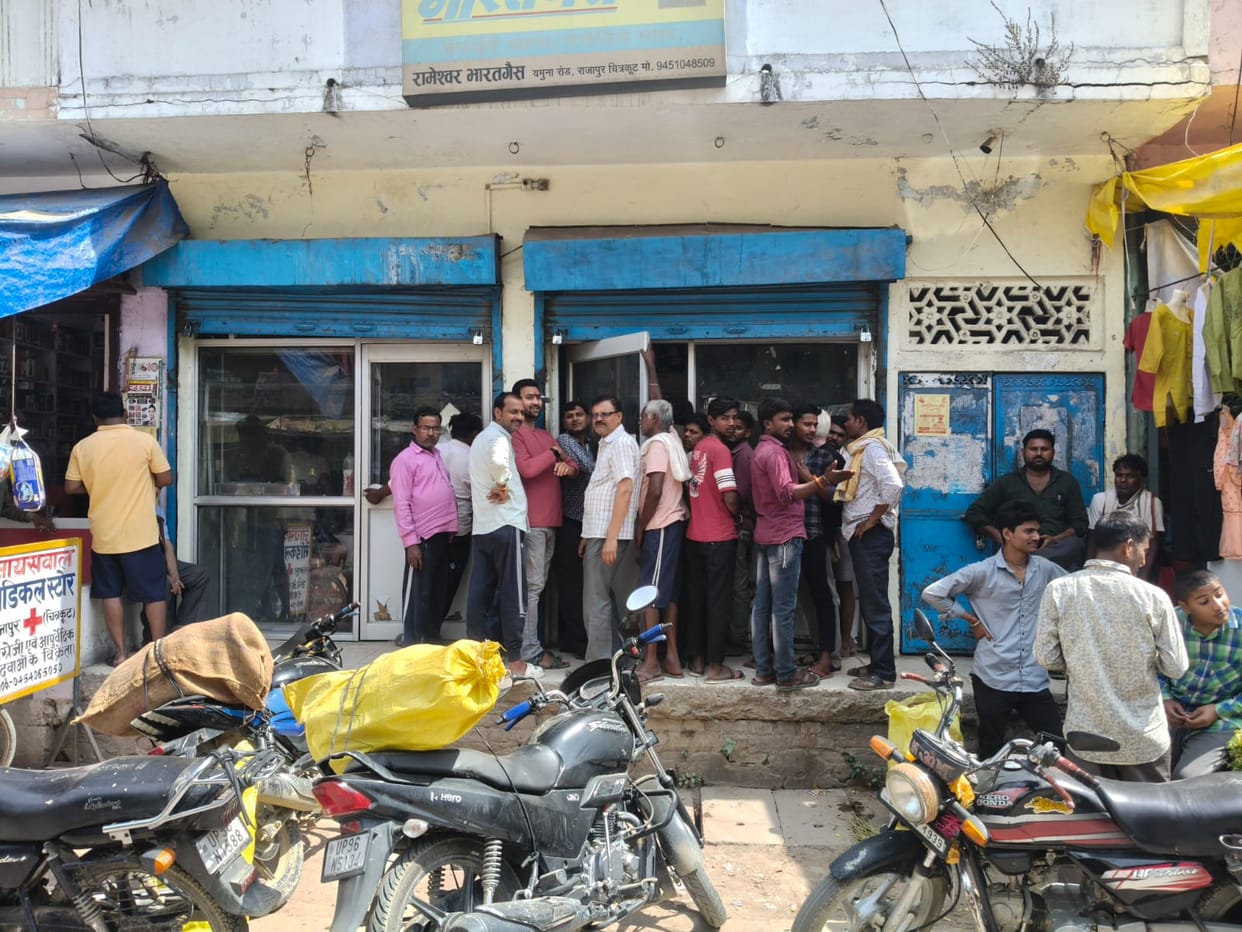 Long queues at gas agencies, cylinders are available after hours of waiting