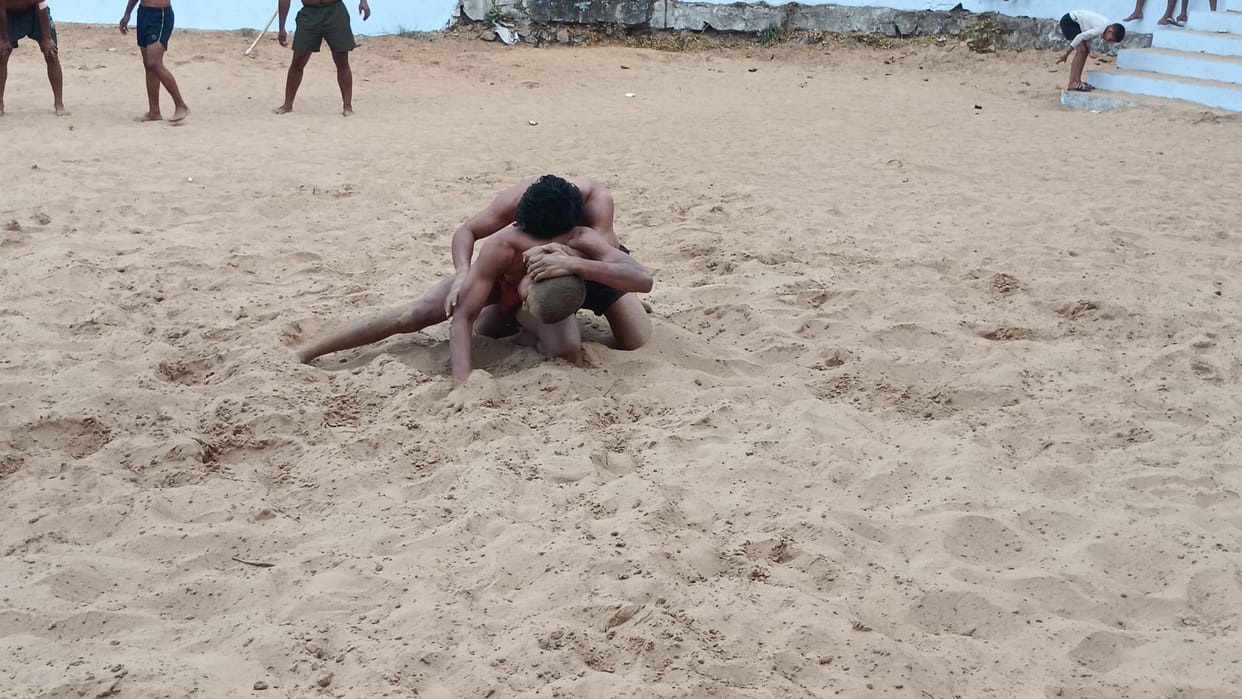 Anni Baghot won the wrestling match worth 11 thousand rupees.