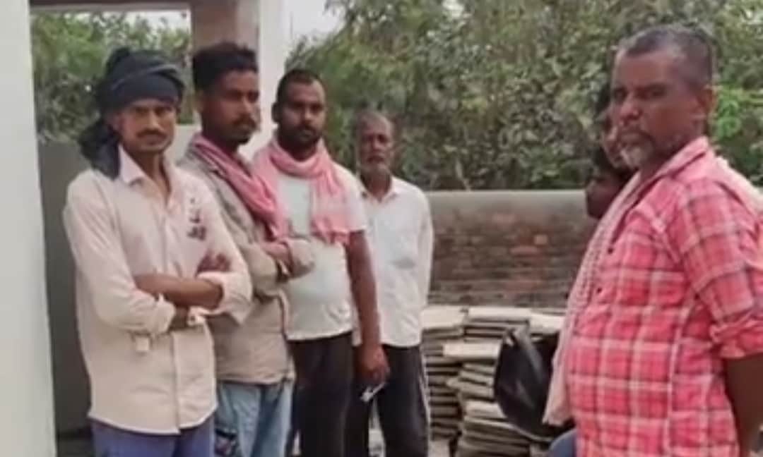 मौके पर मौजूद लोग