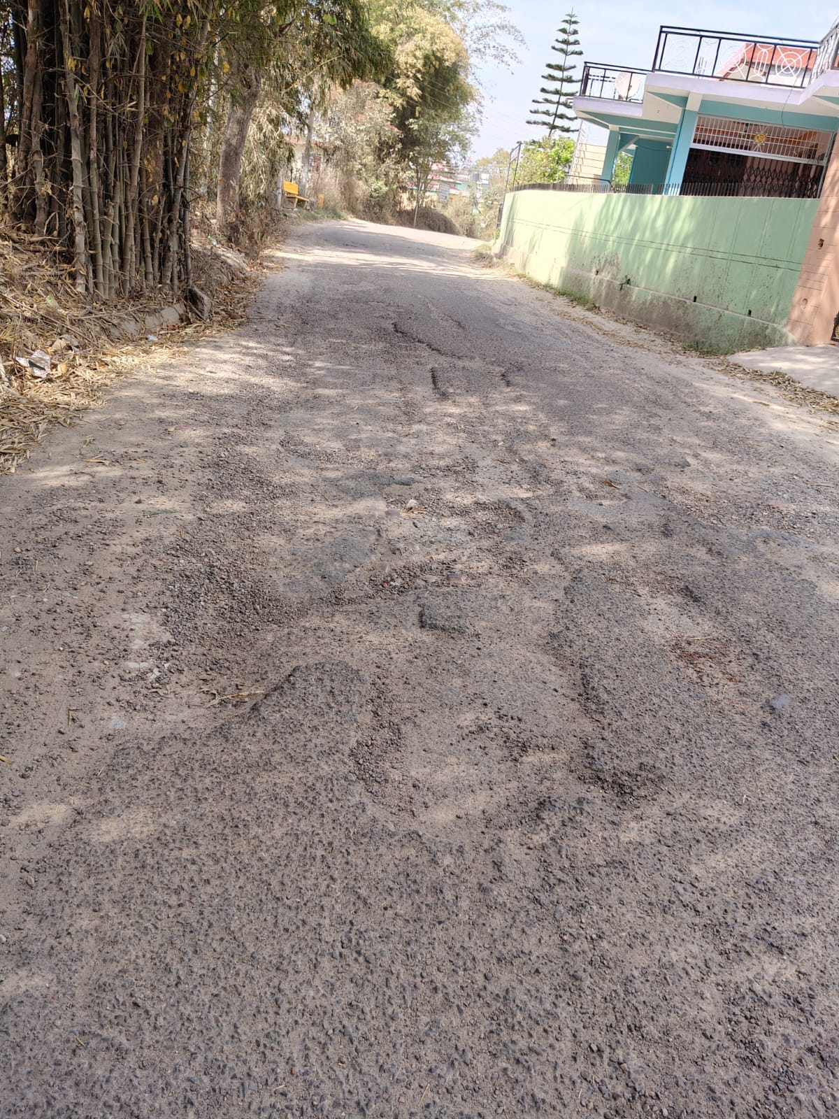 The condition of the Saredi-Hadeta road is bad, people are troubled.