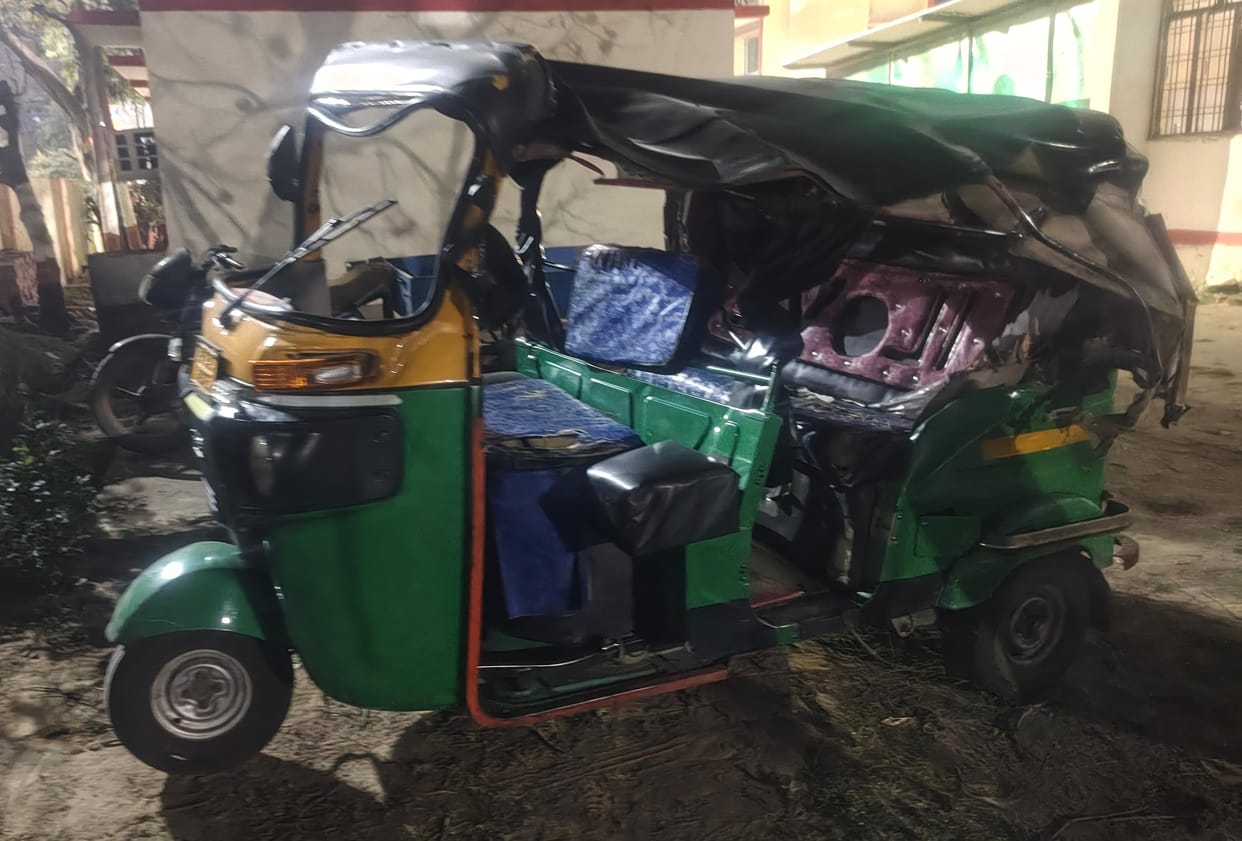 Two killed, woman critical in truck-tempo collision